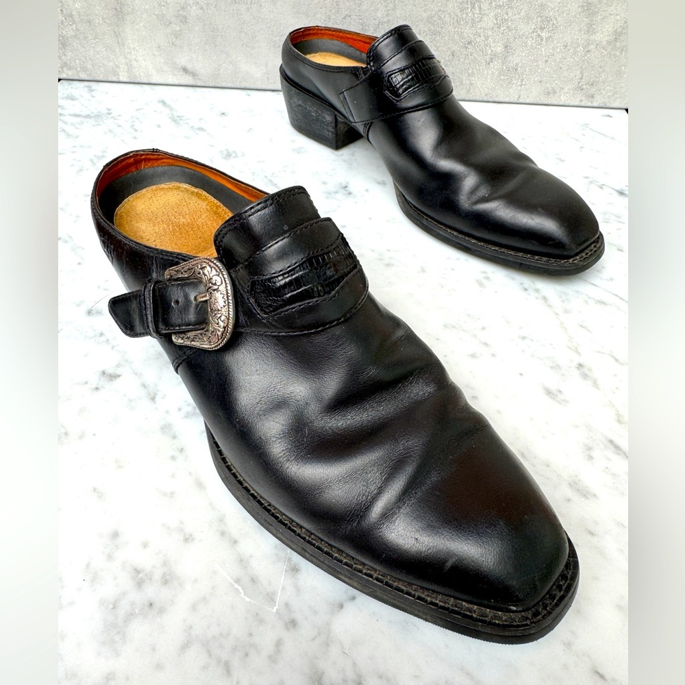 Vintage Ariat black leather clogs with buckle